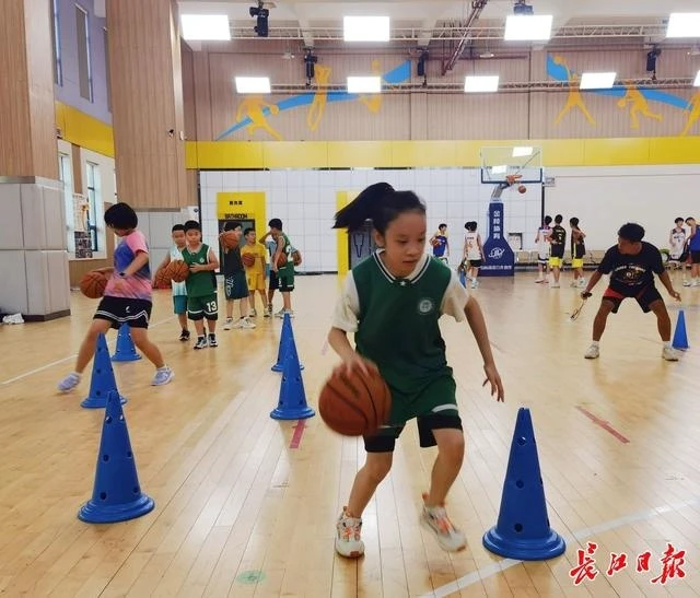 如何利用篮球青训营提升个人技术和团队协作?_0